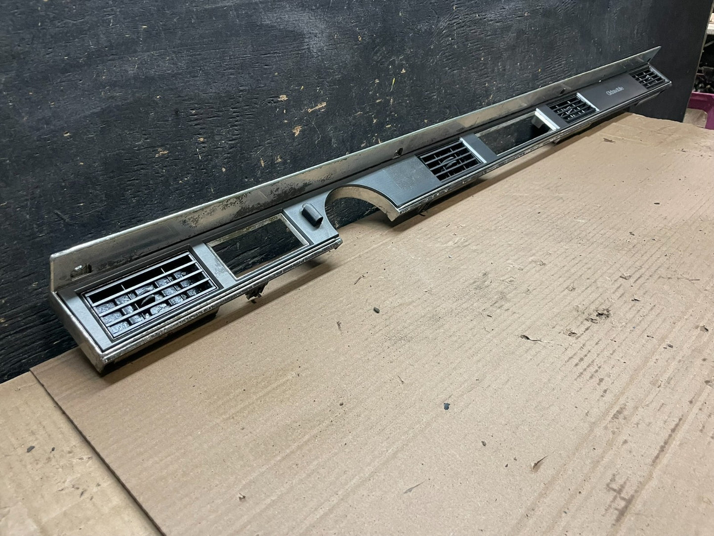 1987 - 1988 Oldsmobile Delta 88 Dashboard Center Trim Panel U7837 DG2