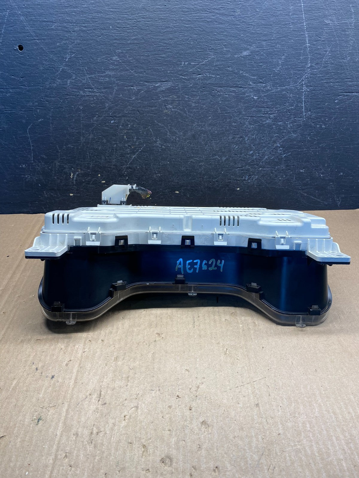 2009 to 2011 Ford E150 E250 E350 VAN Gauge Speedometer Cluster ae7624 DG4