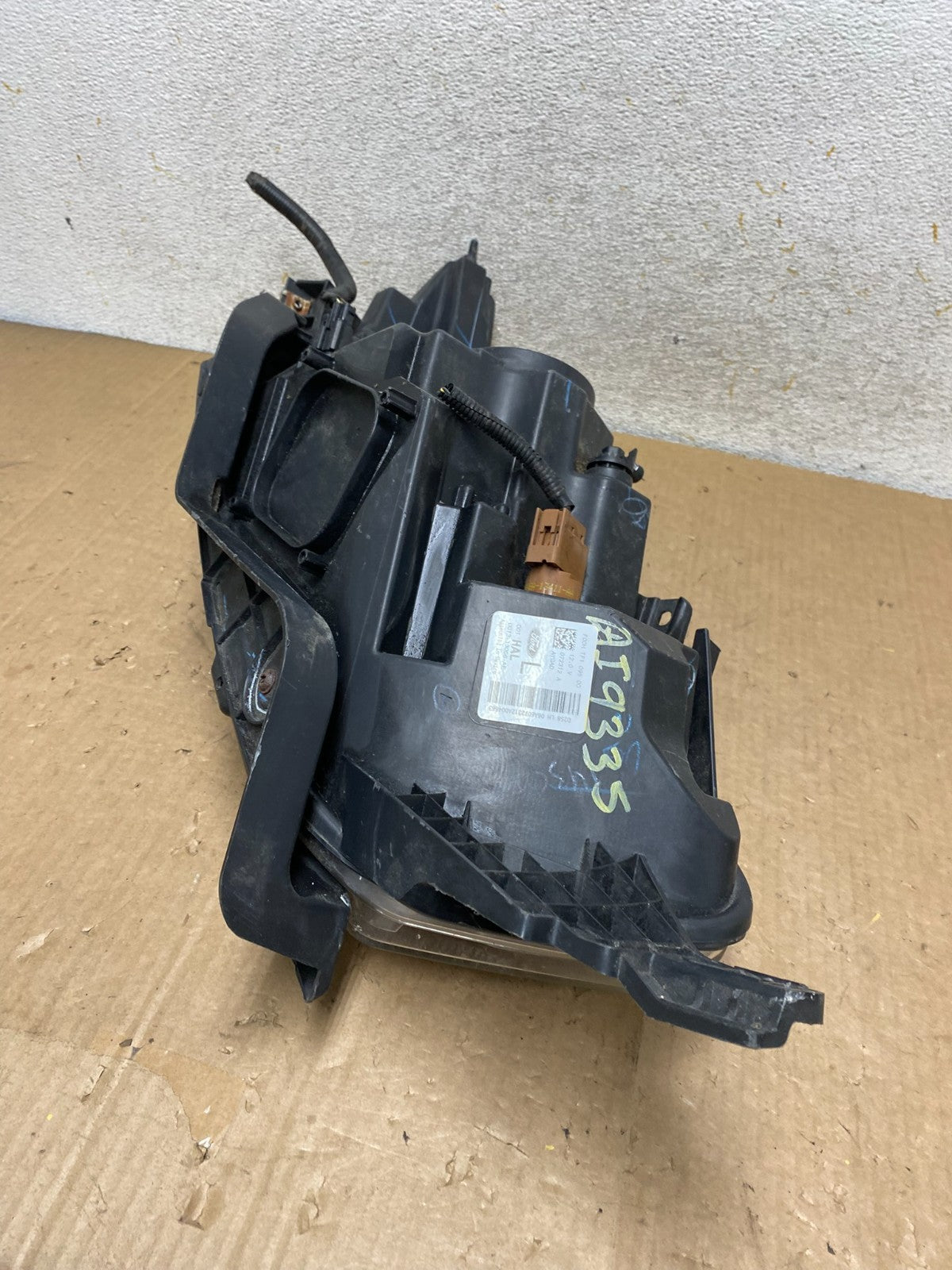2013 to 2019 Ford Taurus Left Driver LH Side Headlight Halogen AI9335 LK6