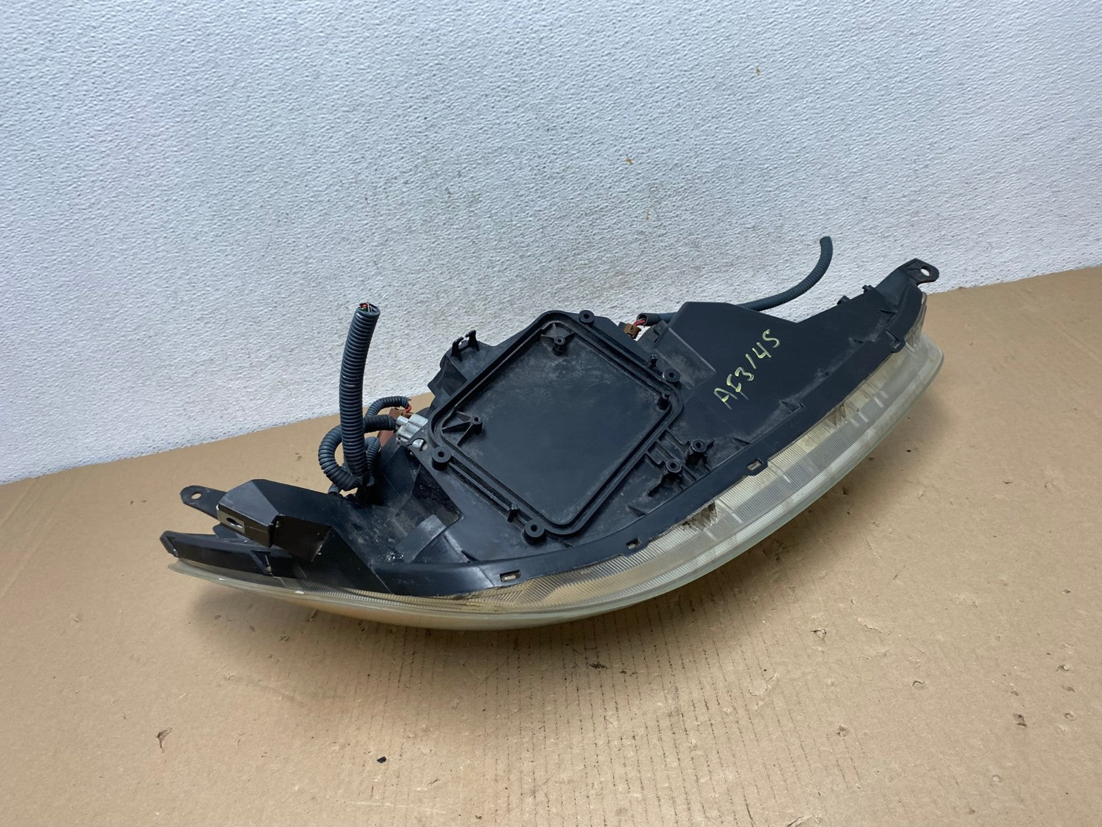 2004-2005 Toyota Sienna Left Driver LH Side Halogen Headlight AF3145 LK6