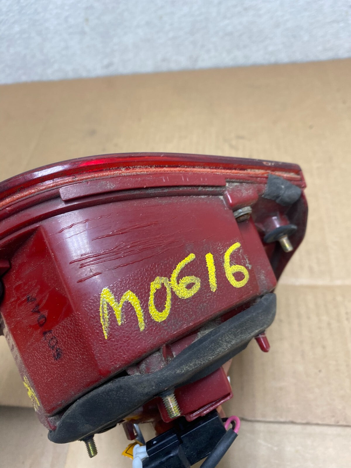2004 2005 2006 Kia Amanti Right Passenger Side Tail Light Inner M0616 DG7