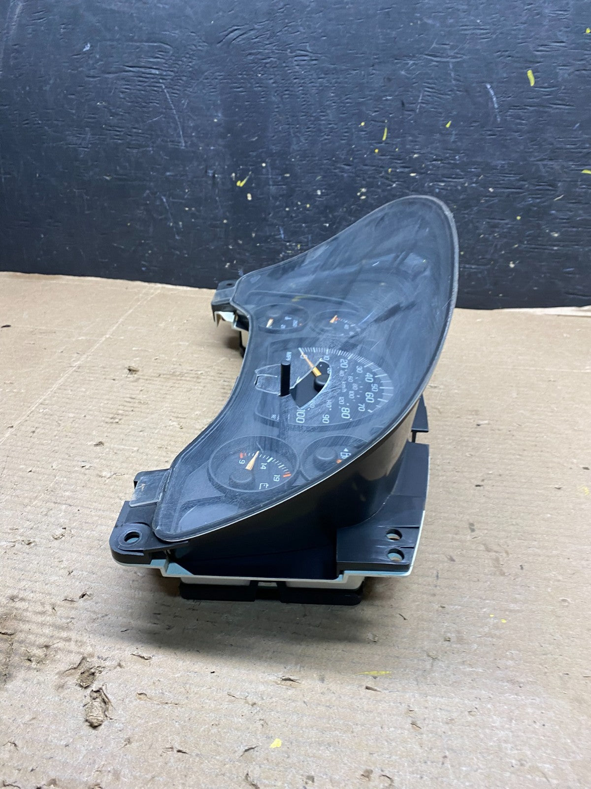 2004 to 2007 Chevrolet Express Speedometer Cluster Gauge R2910 DG3