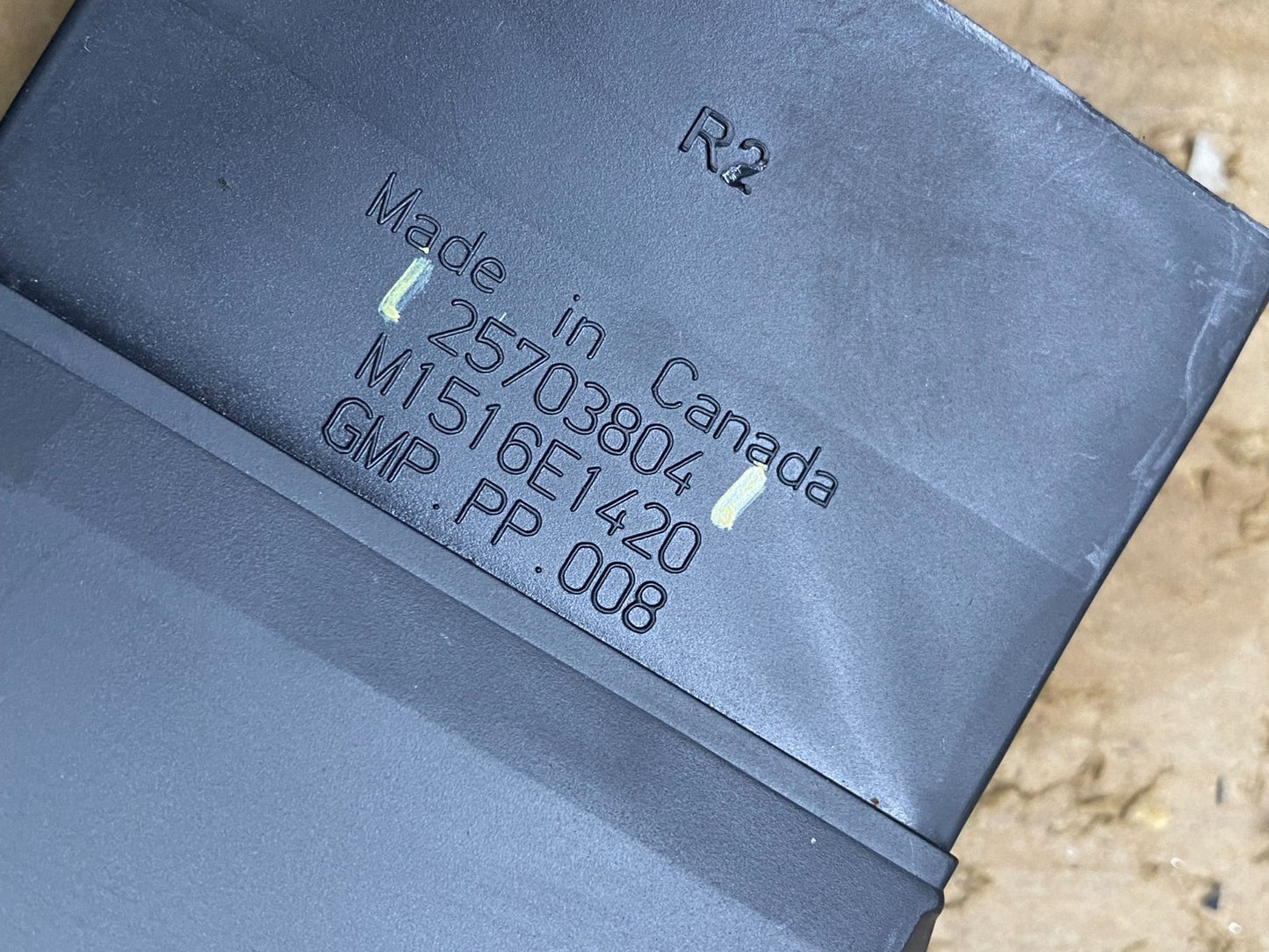 2004 to 2009 Cadillac SRX Front Center Dash A/C Air Vent Z7423 DG5