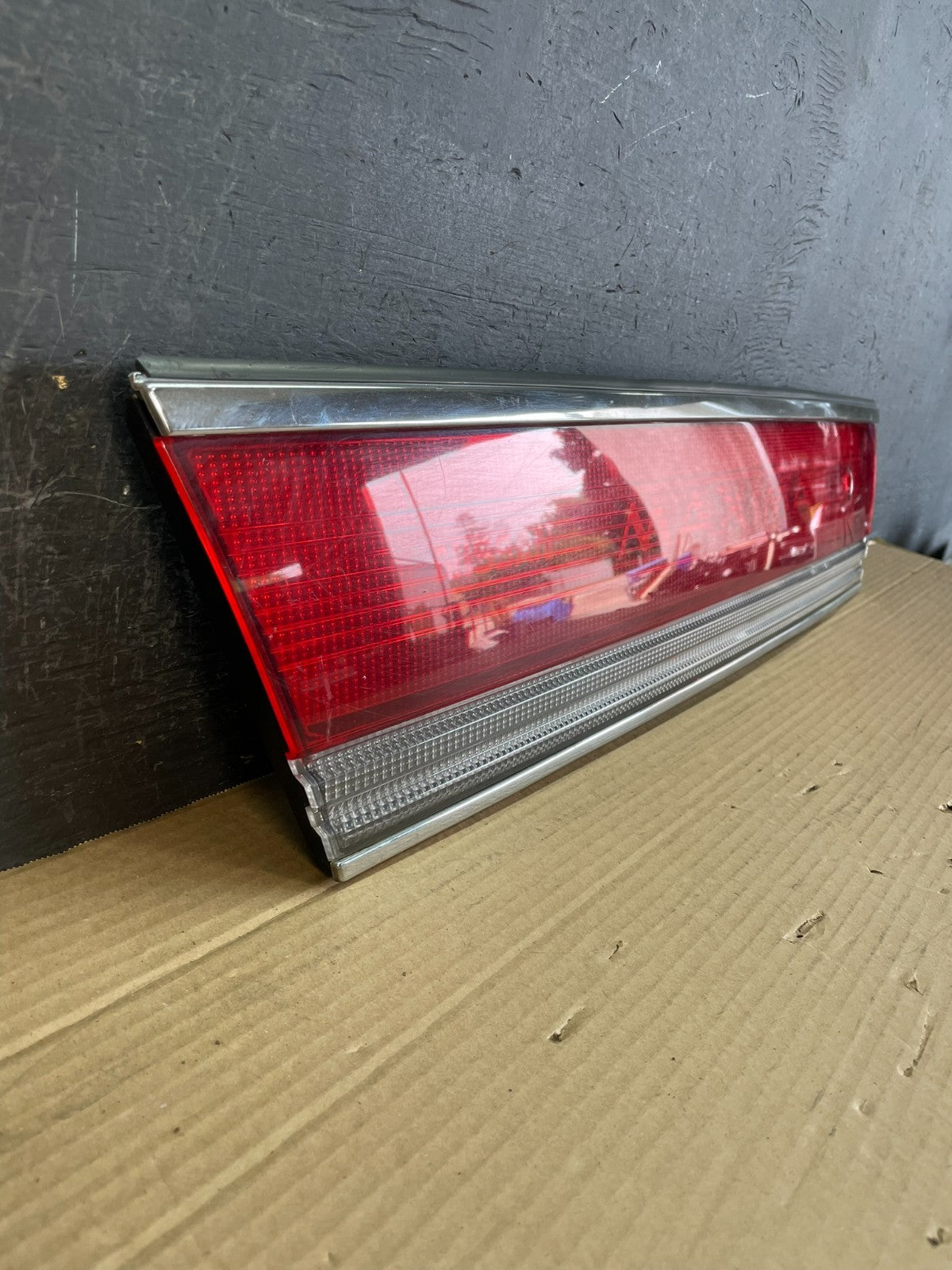 1989 Nissan Maxima Center Trunk Tail Light AE8718 DG2
