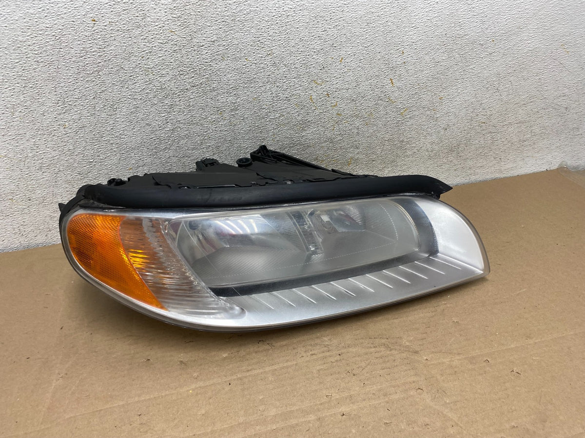 2008 to 2013 Volvo XC70 V70 S80 Right Passenger Side Halogen Headlight AH9382 DW0