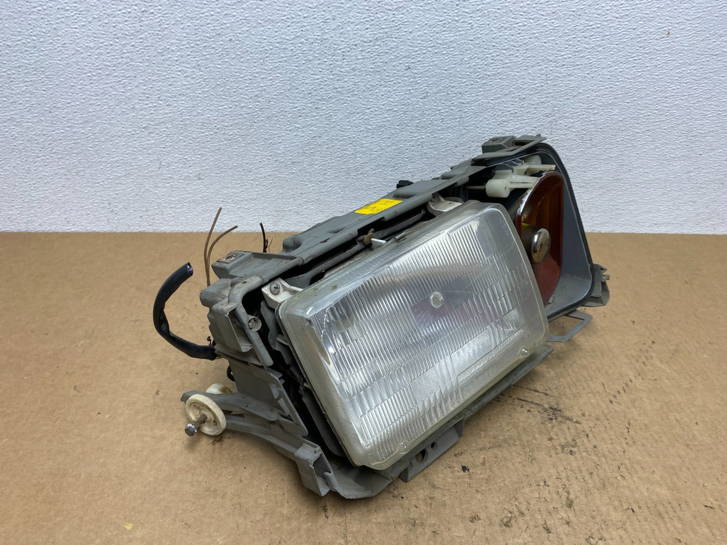 1987-1993 Mercedes W201 190E 190D Front Right Halogen Headlight AC3471