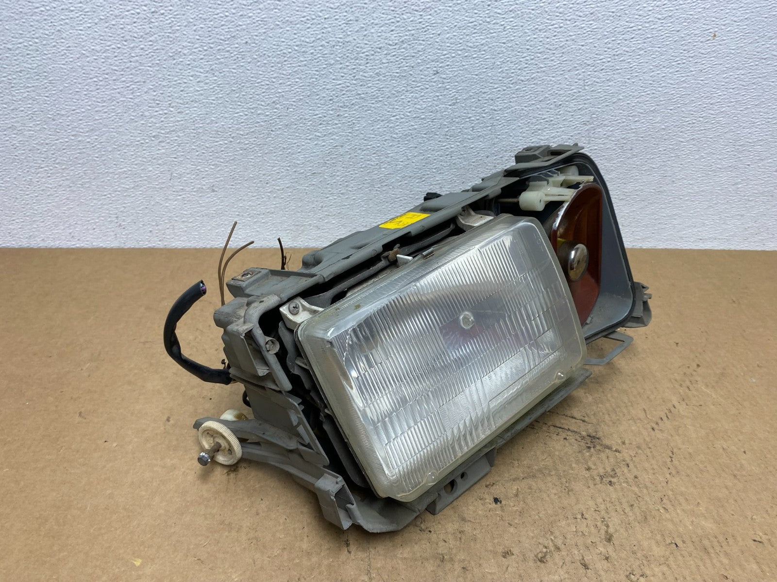 1987-1993 Mercedes W201 190E 190D Front Right Halogen Headlight AC3471
