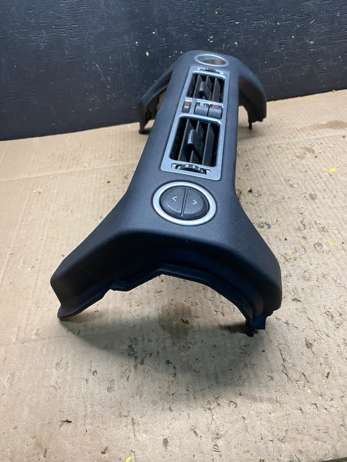 2010 2011 2012  Land Rover Range Rover Center Dash Air Vent Trim M8549 PS4
