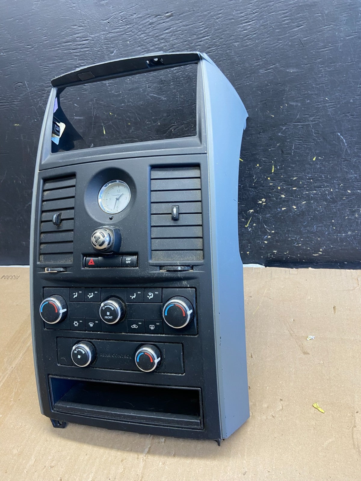 2008-2010 Chrysler Town Country Climate Control Panel Center Dash Trim AB1982 DG1
