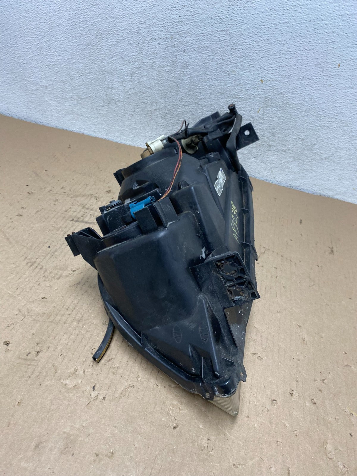 2001 to 2003 Acura MDX Passenger Right RH Headlight TYC AF3278 DW8