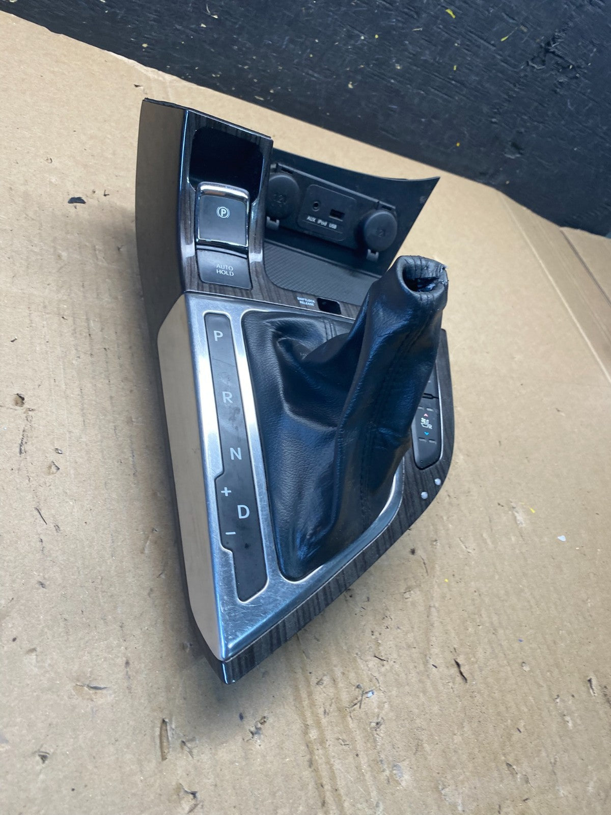 2011 to 2013 Kia Optima Center Console Shifter Gear AUX USB Floor Bezel T1354 DG1