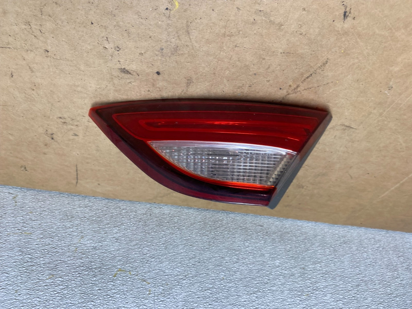 2015 to 2017 Chrysler 200 Sedan Right Passenger  Inner Tail Light Oem X5001 DW0