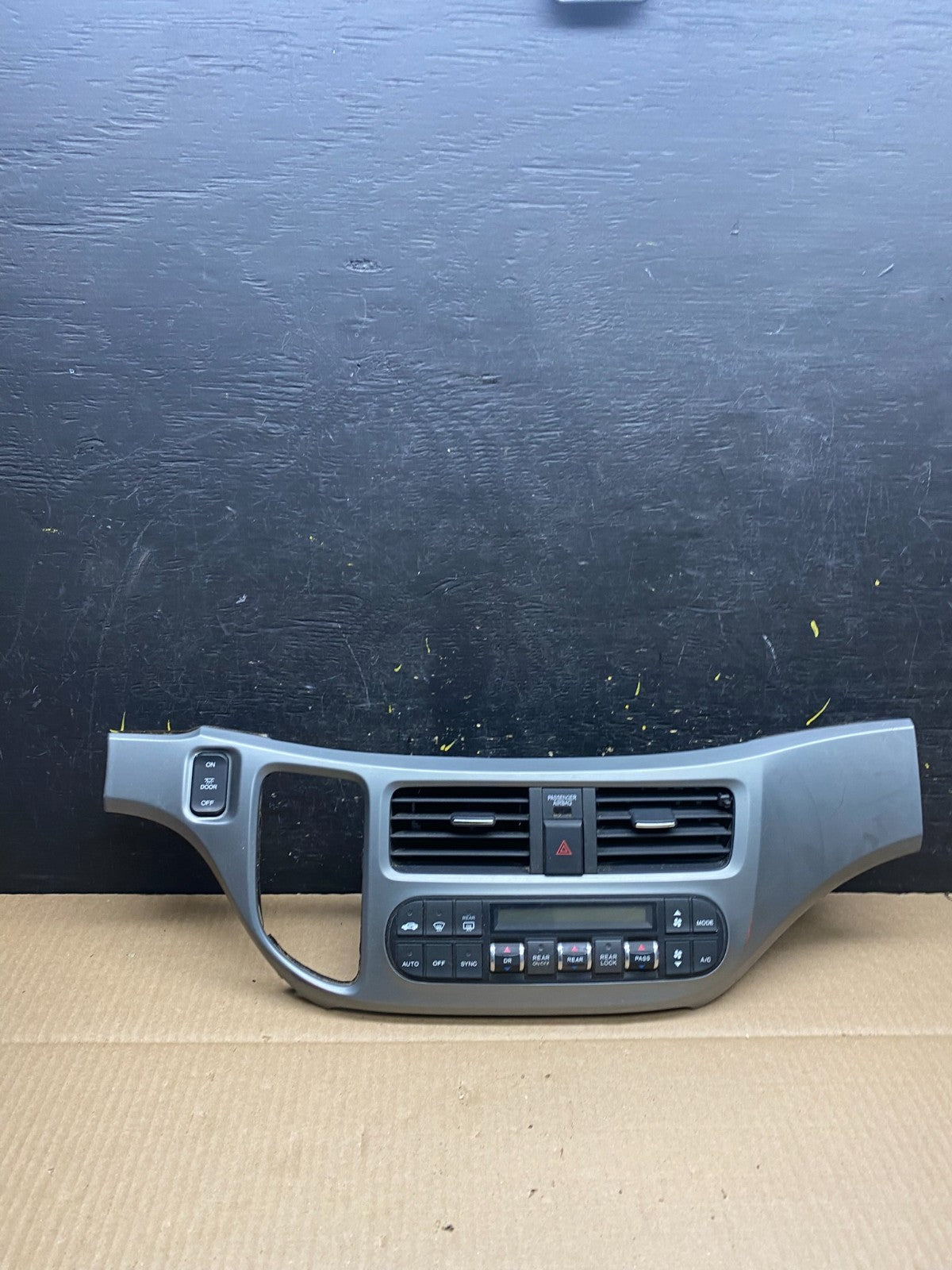 2005 to 2010 Honda Odyssey Radio Climate Control Dash Trim Bezel U5911 DG0