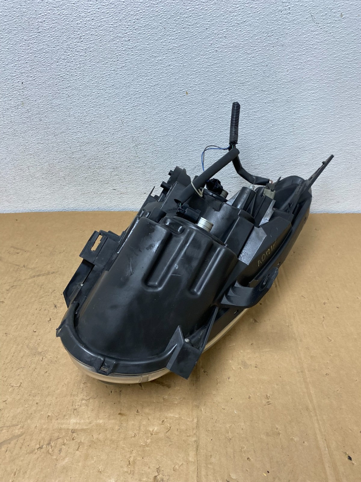 2008 to 2013 Nissan Rogue Left Driver LH Halogen Headlight AD1210 DW4
