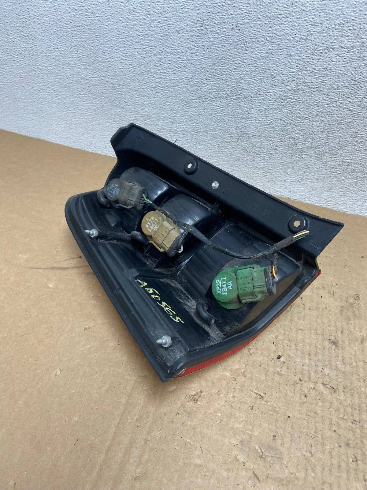 2001 to 2007 Ford Escape Right Passenger RH Side Tail Light AG0562 LK5
