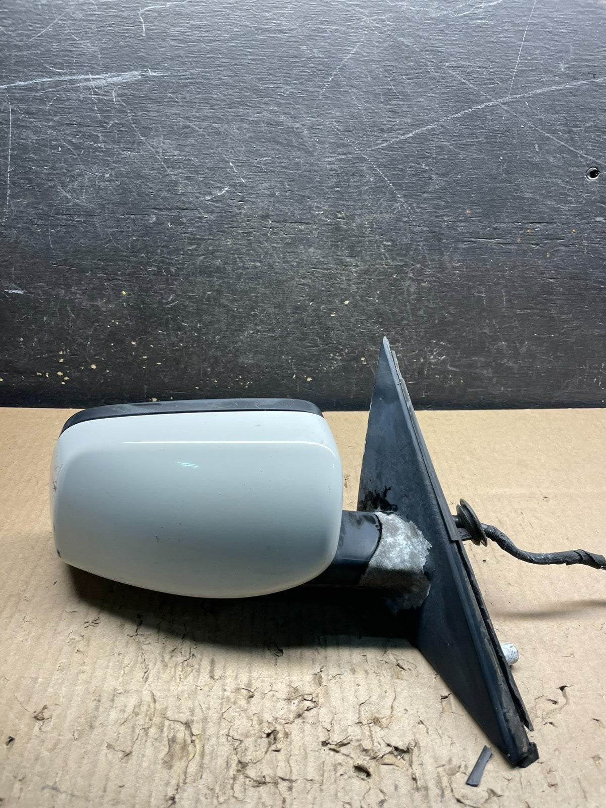 2004 - 2006 BMW 5-Series 525i 530i right Driver RH Door View Mirror V8862 DG0