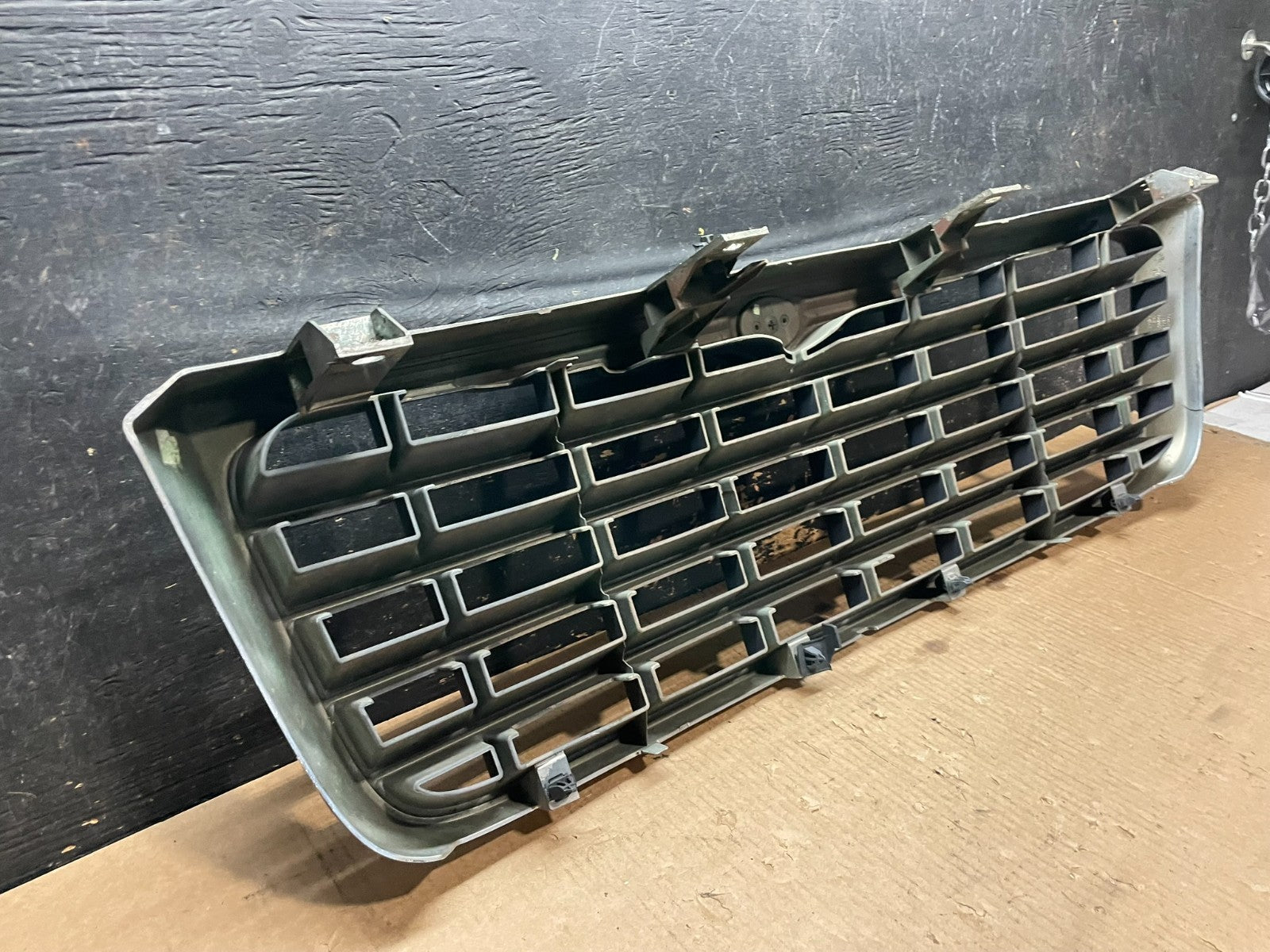 2007 2008 2009 Chrysler Aspen Front Radiator Upper Grill Grille Oem y9625 DG8