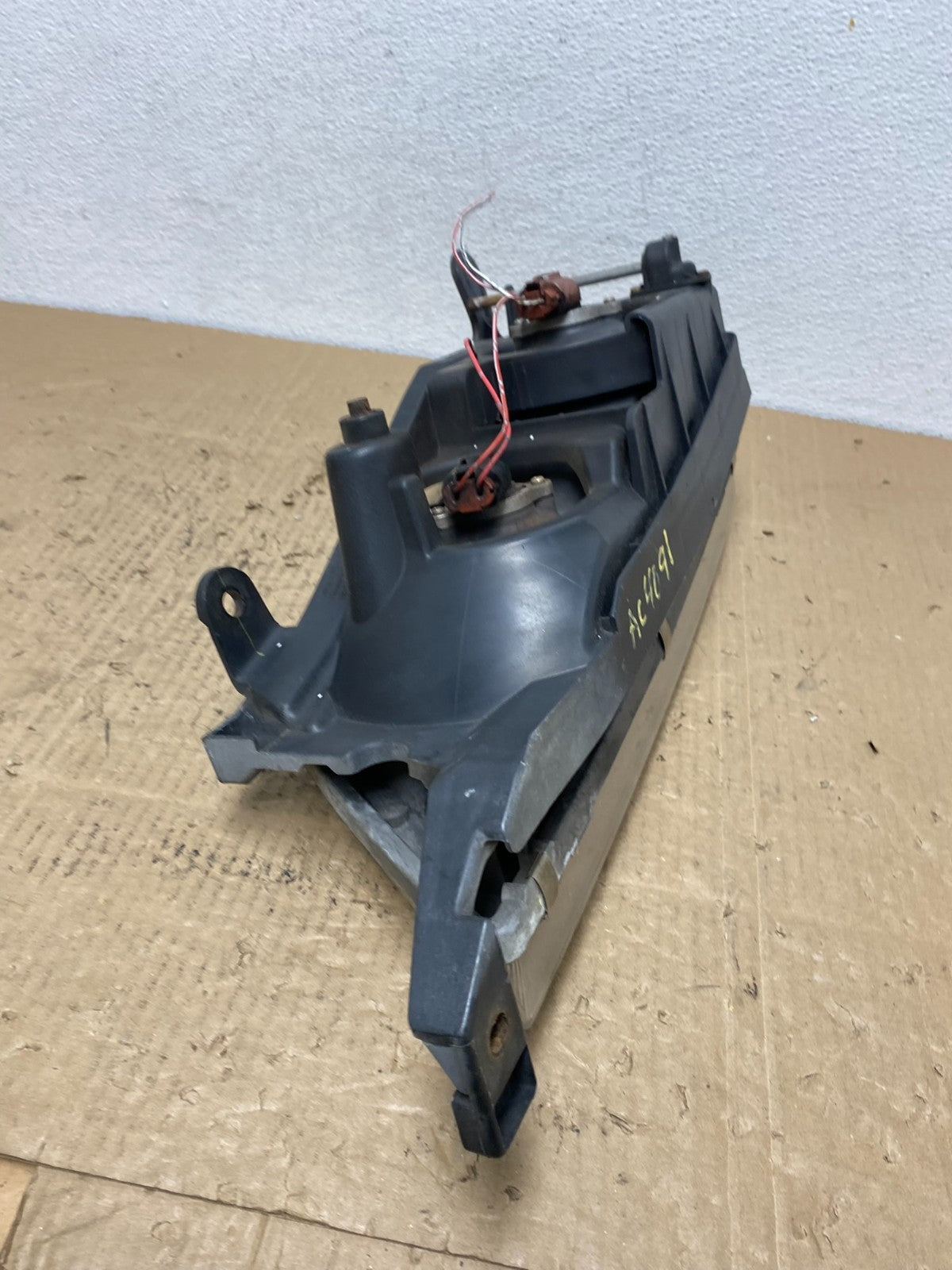 1995-1997 Toyota Avalon Right Passenger RH Side Headlight AC4091 DW7