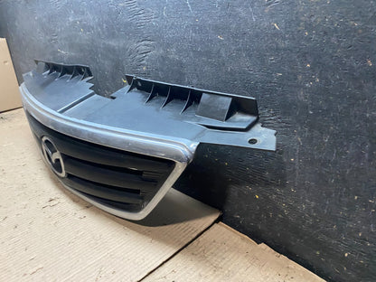 2000 2001 Mazda MPV Front Upper Grille Grill Oem X8262 DG1