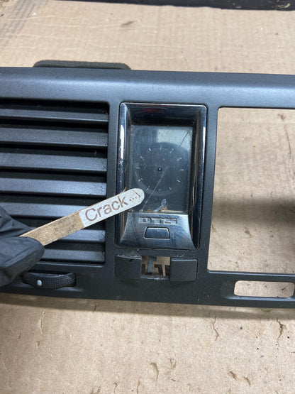 2006 to 2011 Cadillac DTS Dash Center Air Vent Heater Bezel OEM z0248 DG1