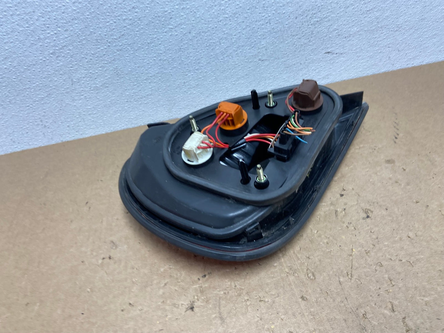 2004 to 2006 Jaguar XJ8 Right Passenger RH Side Tail Light AC1490 LK5