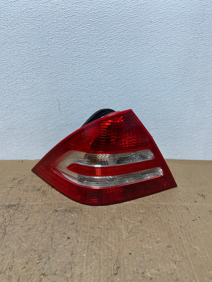2005-2007 Mercedes-Benz C230 C240 W203 C-Class Left Driver Tail Light AC0212 LK0
