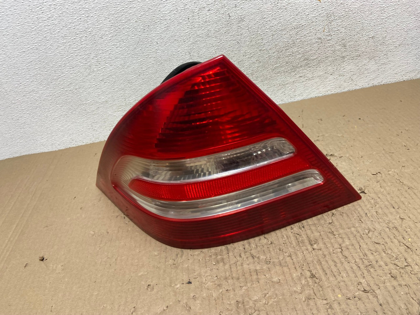2005-2007 Mercedes-Benz C230 C240 W203 C-Class Left Driver Tail Light AF2956 LK0