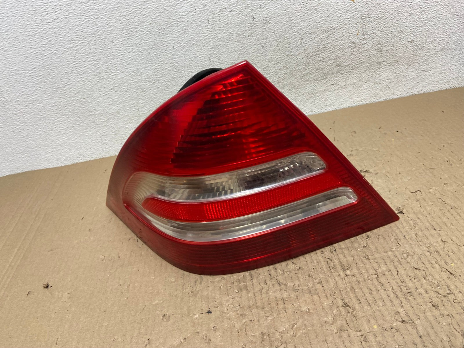 2005-2007 Mercedes-Benz C230 C240 W203 C-Class Left Driver Tail Light AF2956 LK0