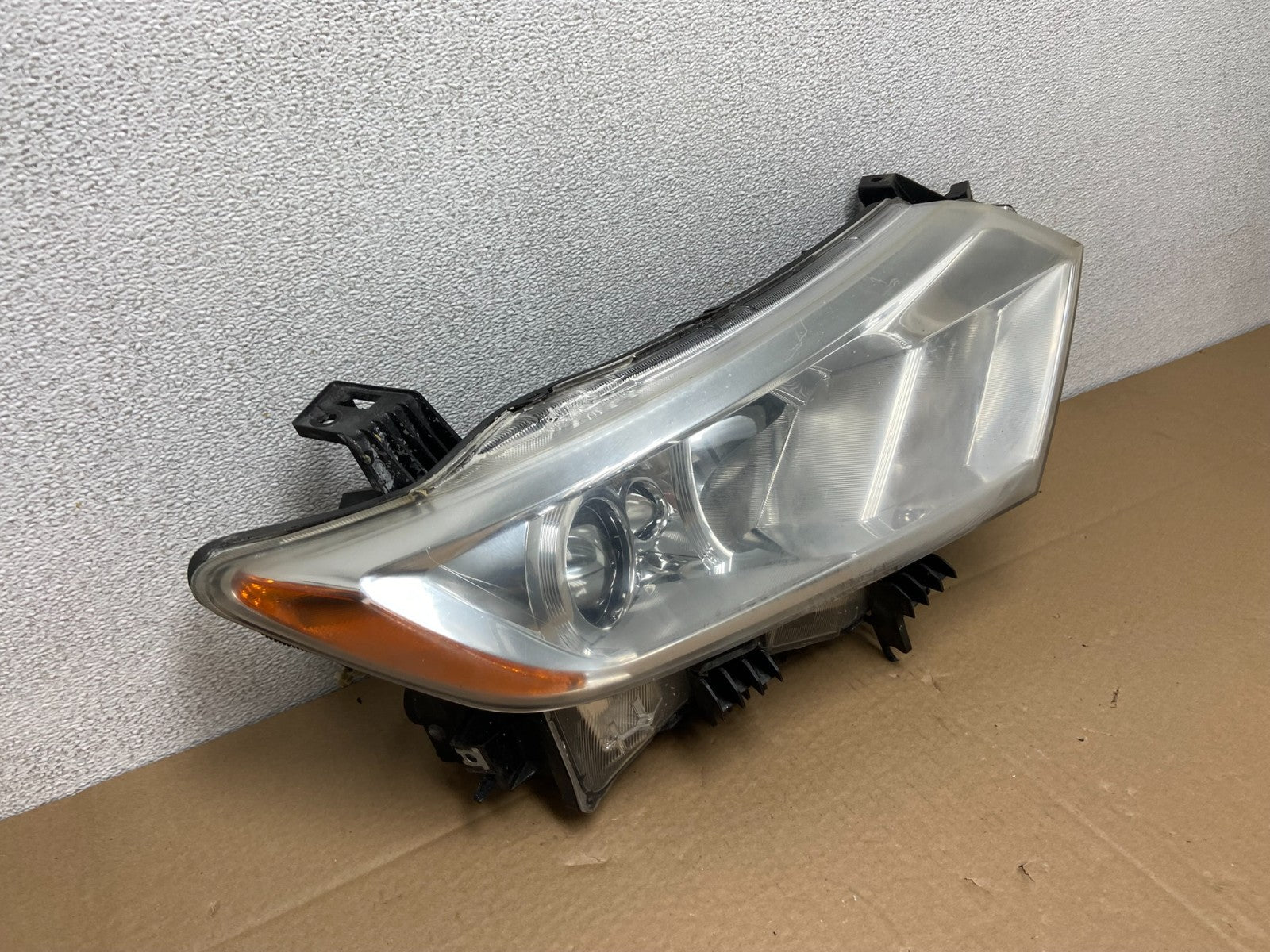2012 to 2017 Nissan Quest Right Passenger RH Headlight Halogen AB6103 DW2
