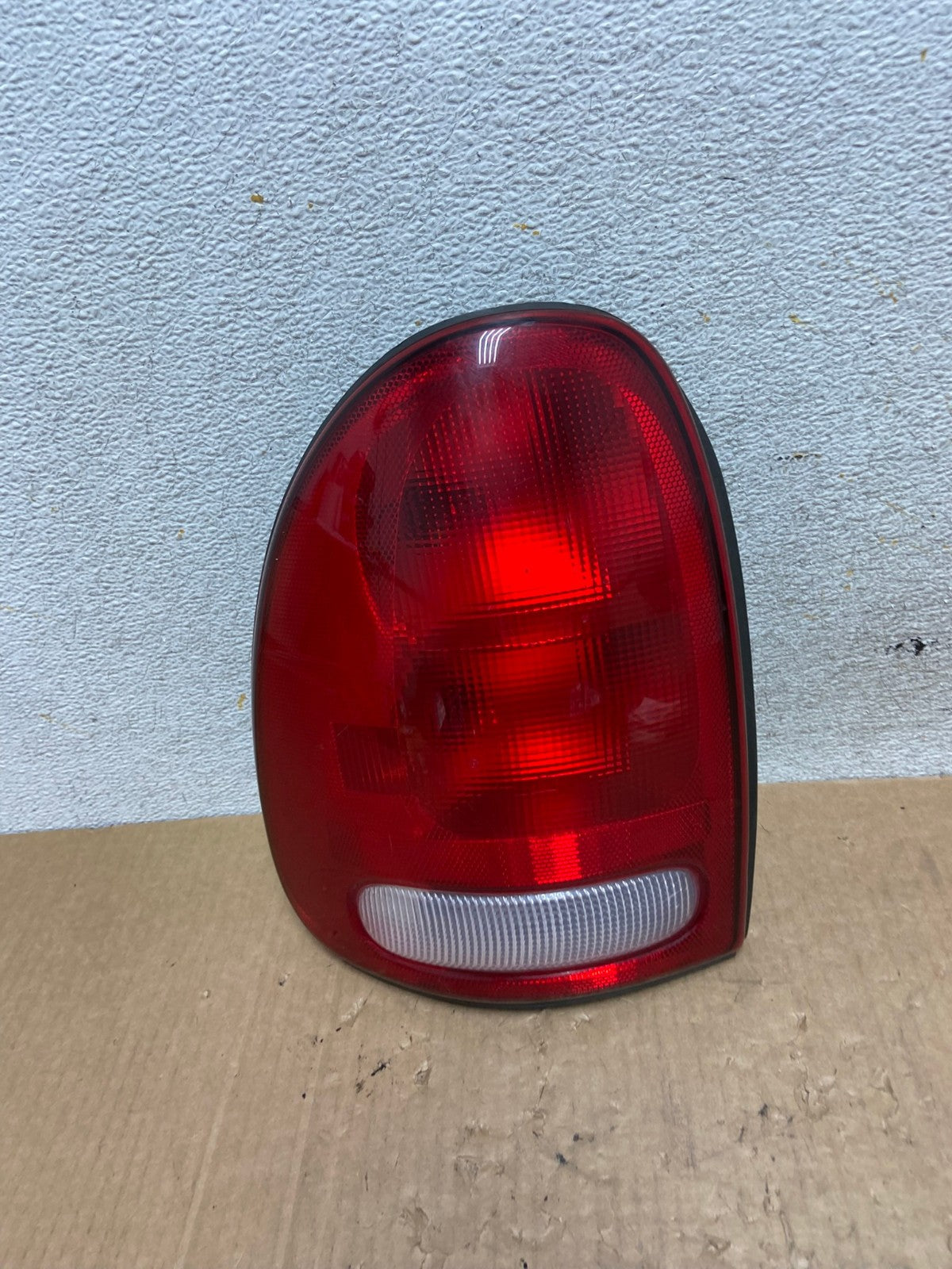 1998 to 2003 Dodge Durango Tail Light Left Driver LH Side AI5409 LK0