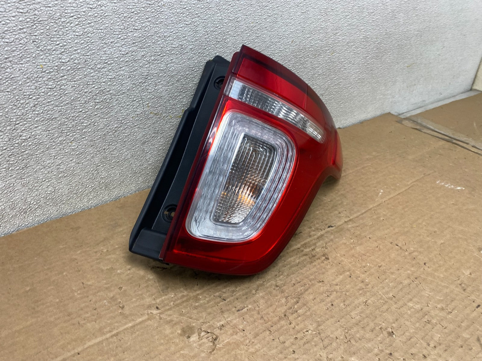 2011-2015 Ford Explorer Police Package Right Passenger Side Tail light Z2809 DW2