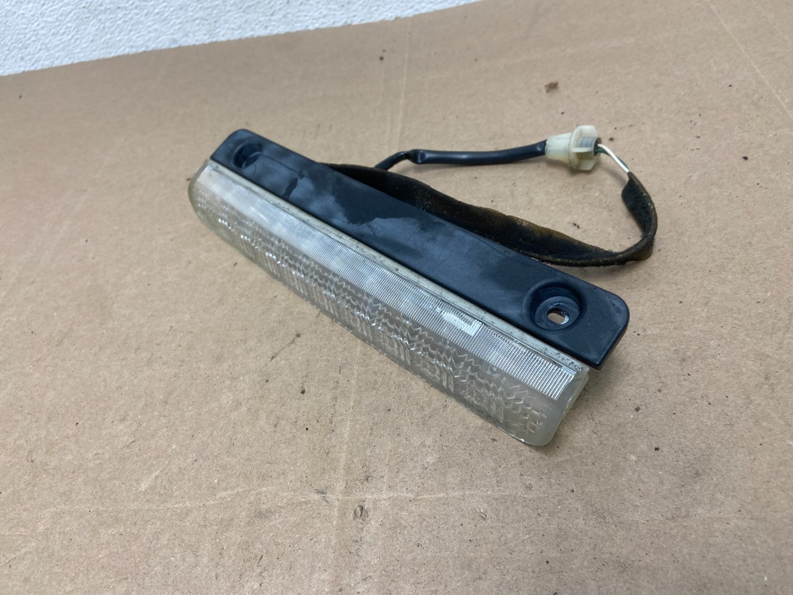 2004 to 2009 Mazda 3 Hatchback Center 3RD Third Brake Tail Light AE4885 DG1