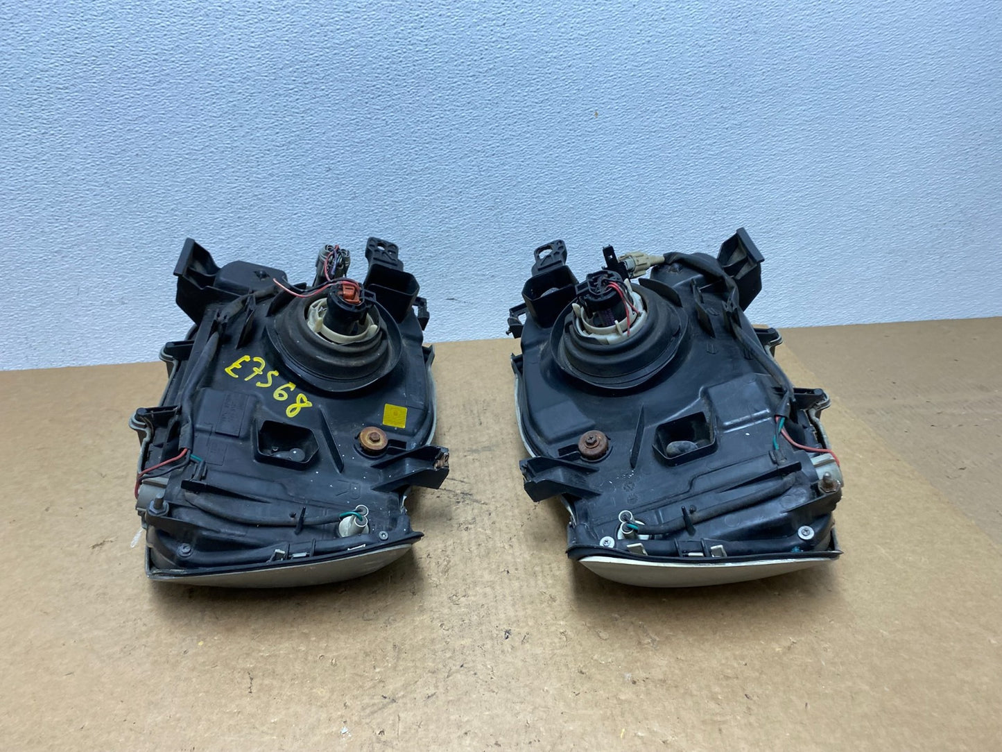 2002 2003 2004 Nissan Xterra Left+Right Side Headlights OEM AC3484 DW12