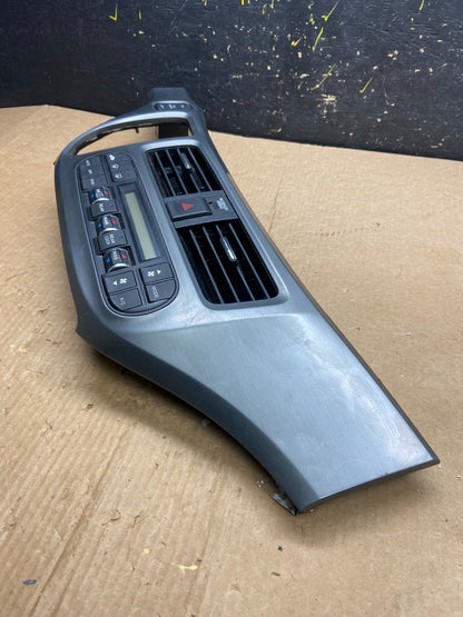 2005 to 2010 Honda Odyssey  Radio Climate Control Dash Trim Bezel Z4261 DG2