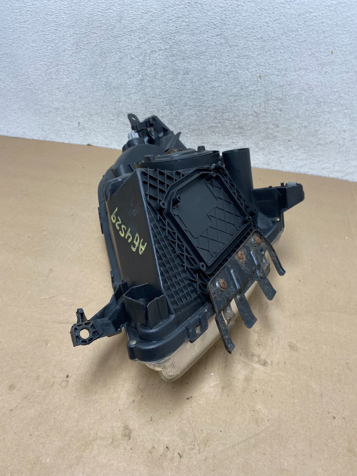 2004-2005 Toyota Prius Right Passenger RH Halogen Headlight AG4529 DW7
