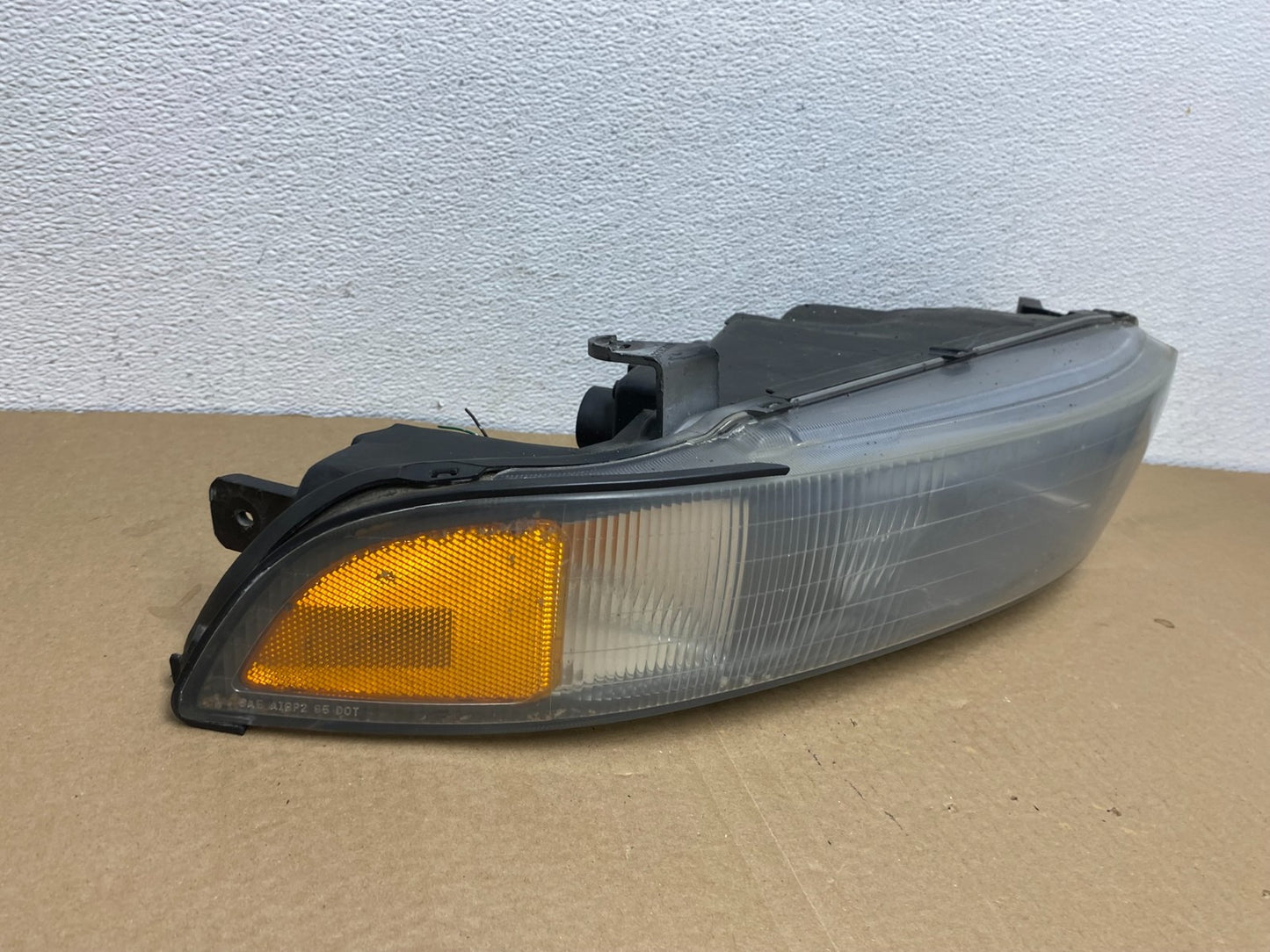 2002 to 2003 Mitsubishi Galant Right Passenger RH Side Headlight AC3768 DW2