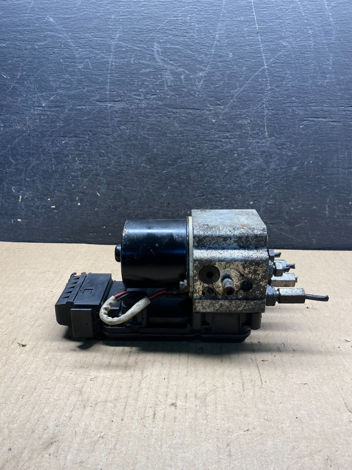 2004 2007 Ford E250 E350 Econoline Anti-Lock ABS Antilock Brake Pump ag9683 DG2