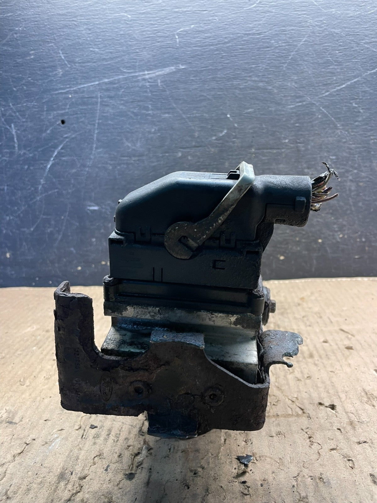 2011-2014 Ford E-150 E150 E250 E350 ABS Anti-Lock Brake Pump Module t7106 DG2