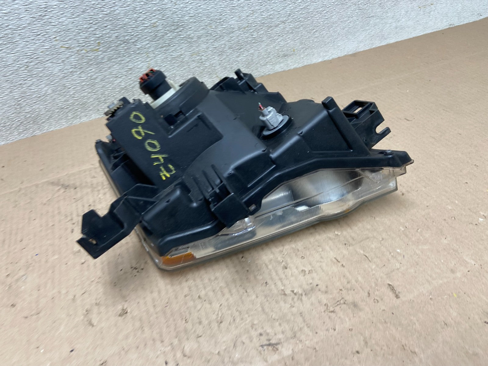 2005 - 2015 Nissan Xterra Driver Left LH Side Headlight Z4070 DW6