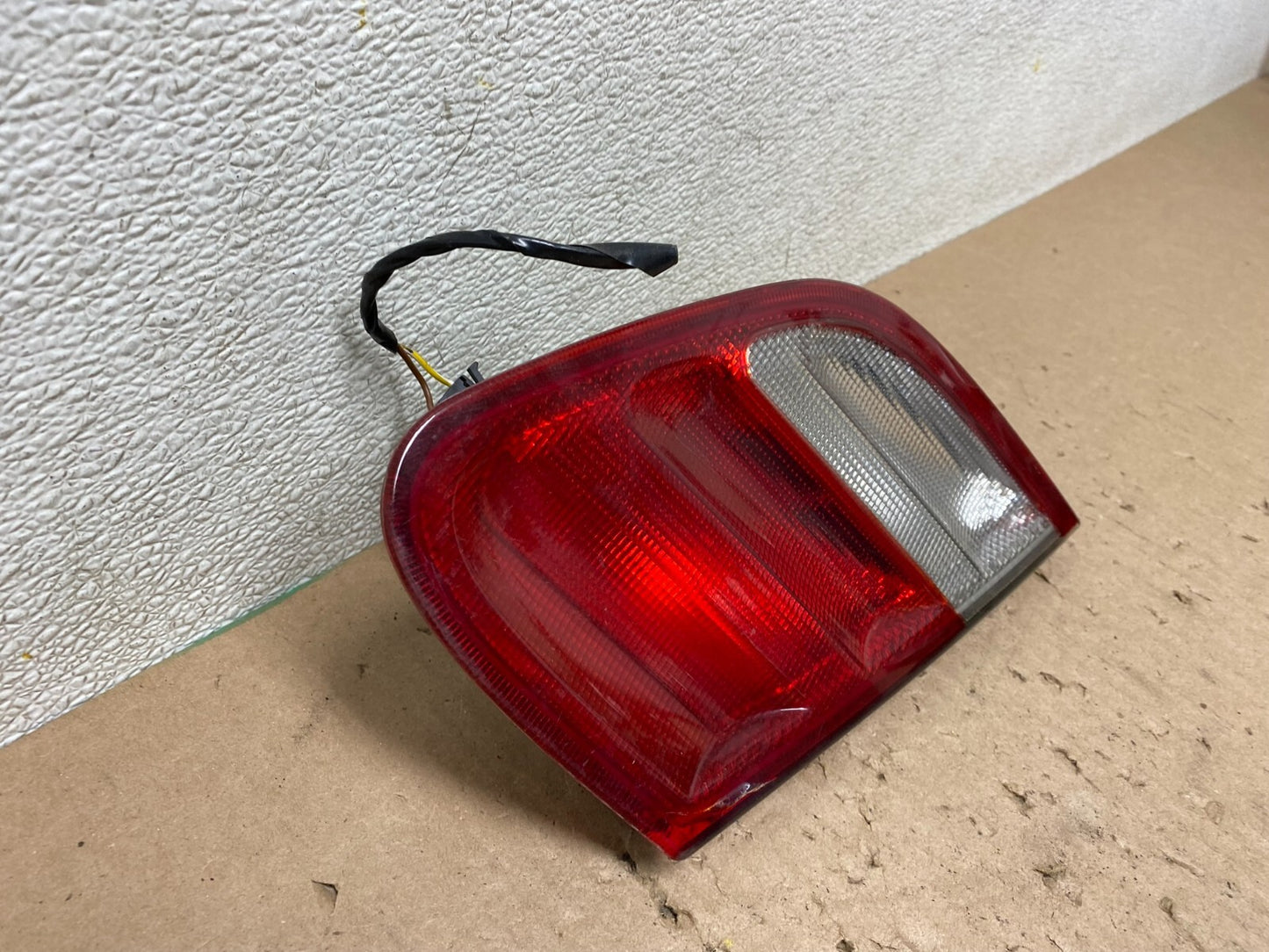 1998-2003 Mercedes Benz CLK Inner Right Passenger Tail Light Lamp E8892 PS2