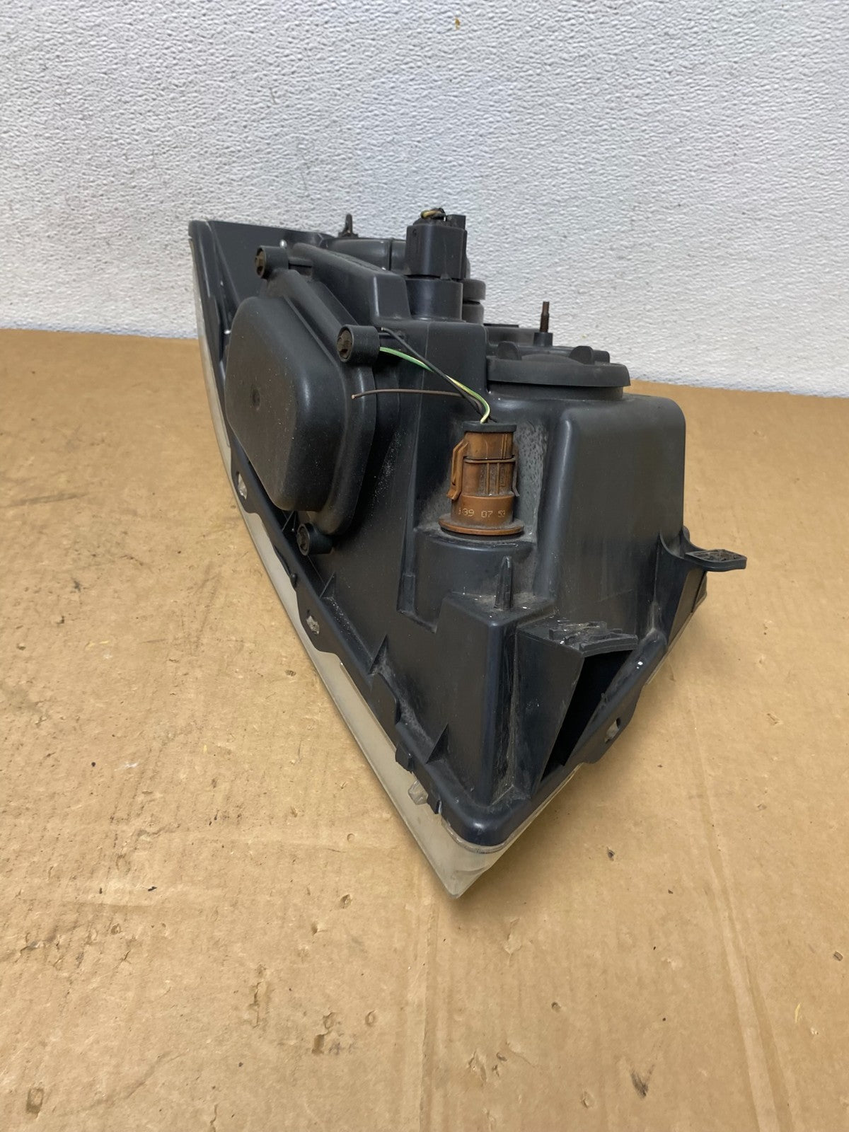 Xenon 2003-2006 Lincoln Navigator Left Driver Side Headlight AC8617 DW5