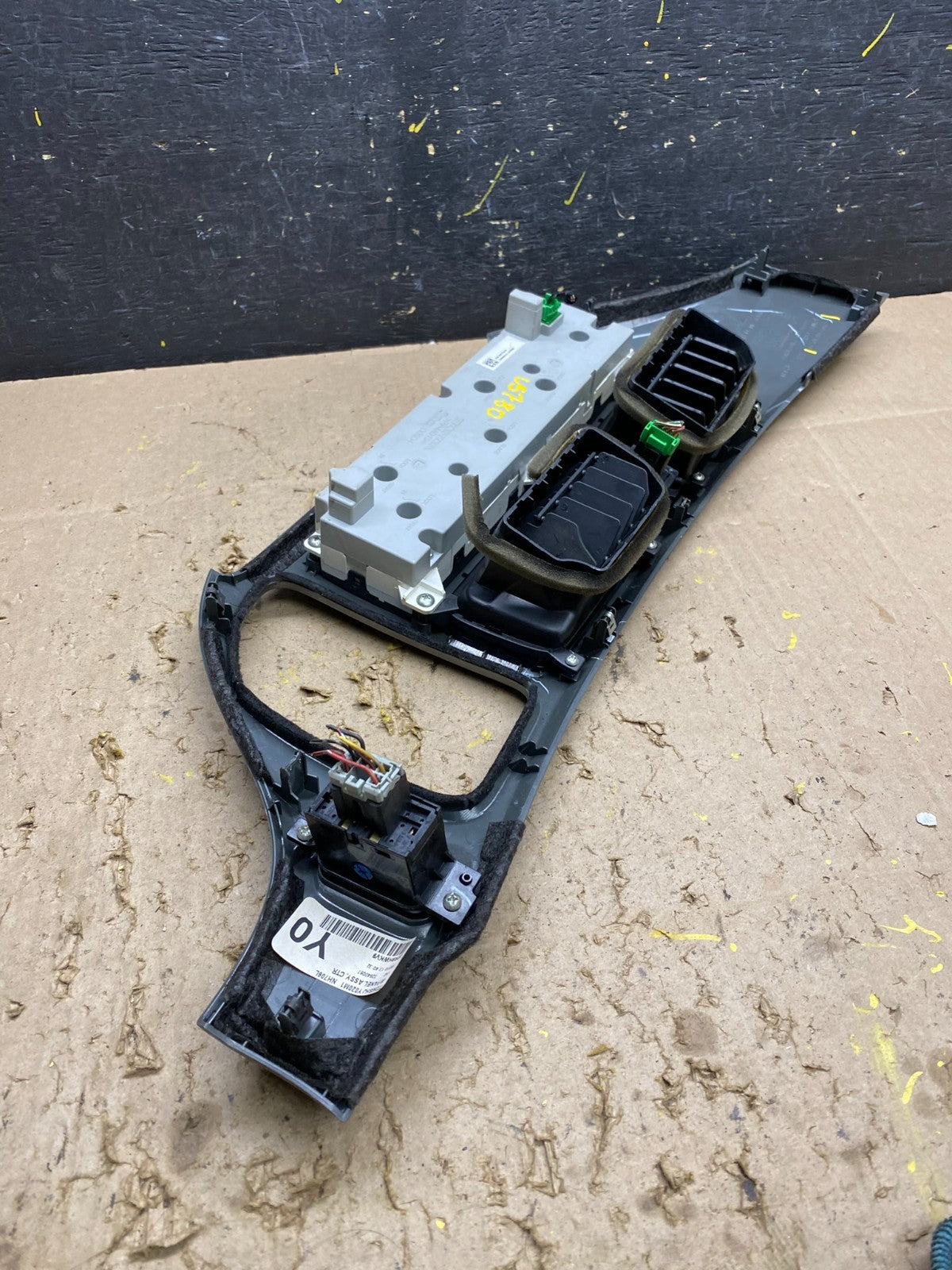 2005 to 2010 Honda Odyssey  Radio Climate Control Dash Trim Bezel u5780 DG4
