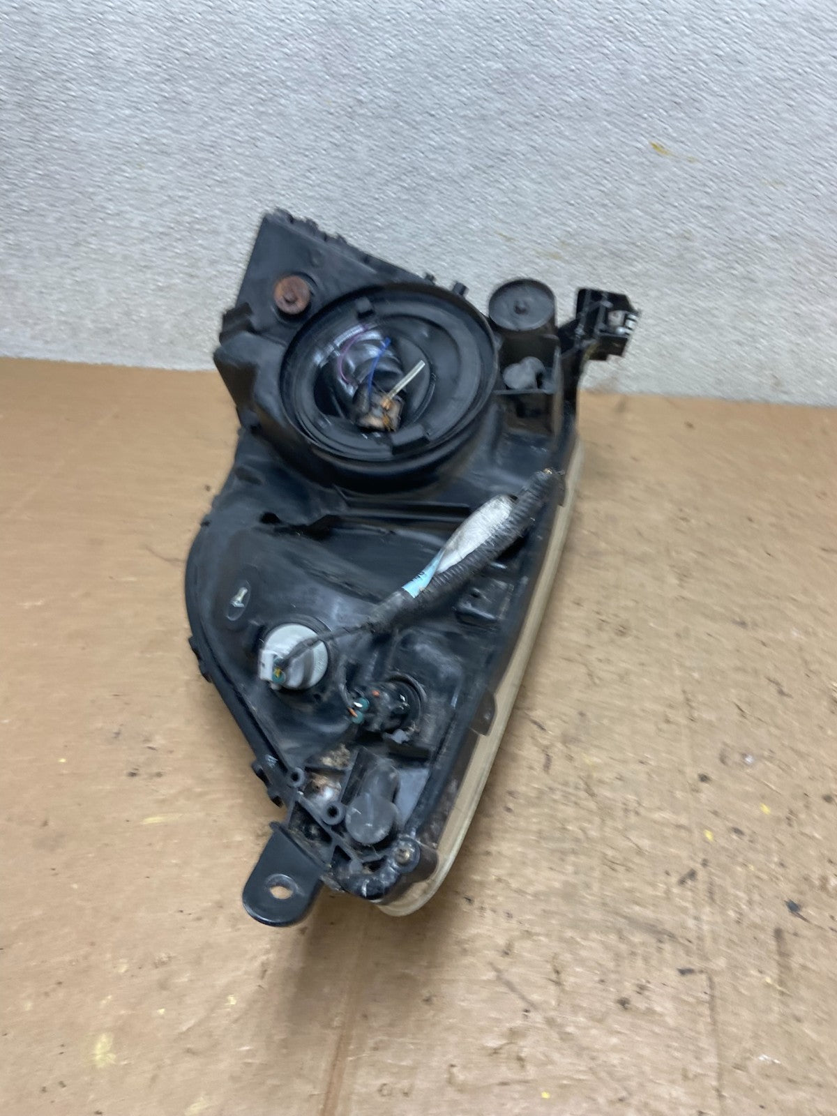 2004 - 2005 Toyota Prius Left Driver Lh Halogen Headlight AA3898 DW11