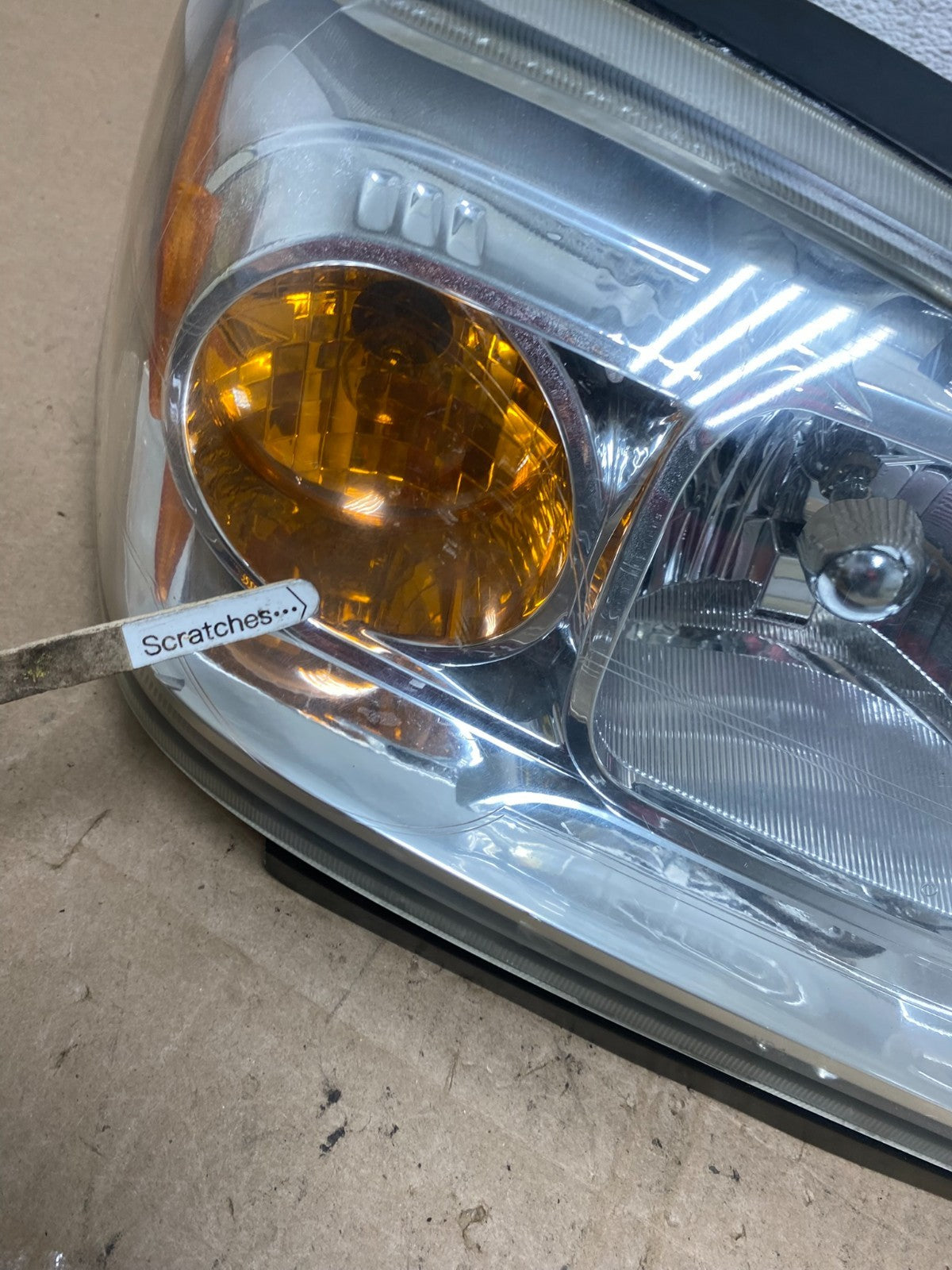 2006 to 2007 Saturn Vue Headlight Right Passenger Side Halogen AE6138 DW3