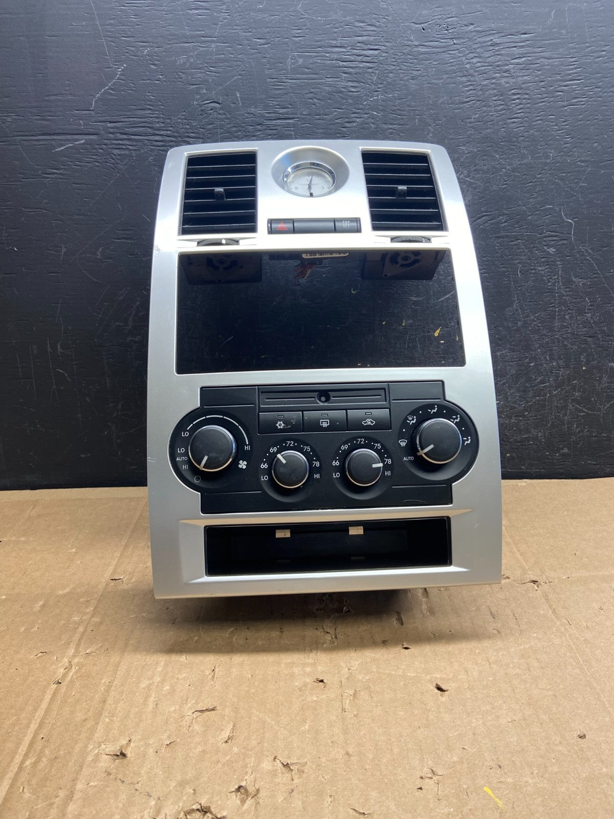 2008 to 2010 Chrysler 300 Dash Heater A/C Climate Control Radio Panel AD2219 DG0