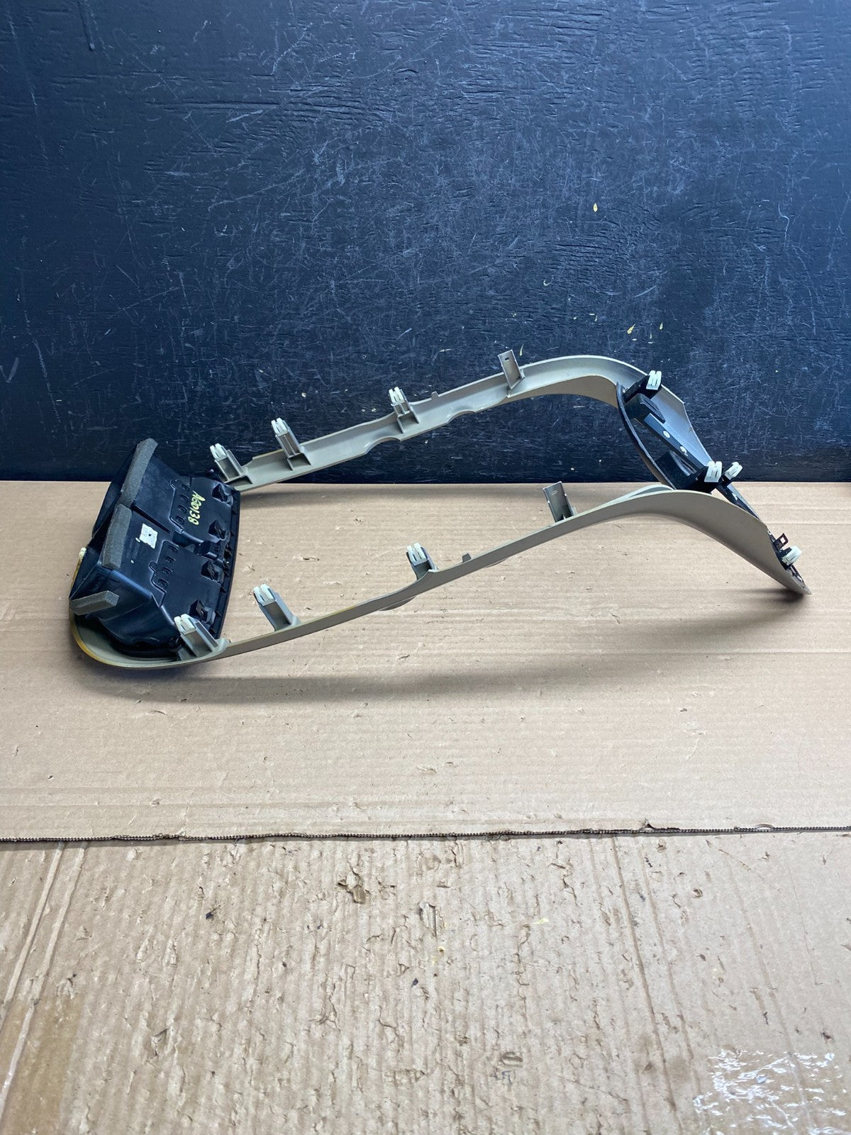 2013-2015 Chevrolet Malibu Center Dash Radio Switch Air Vent Trim Bezel AG01384