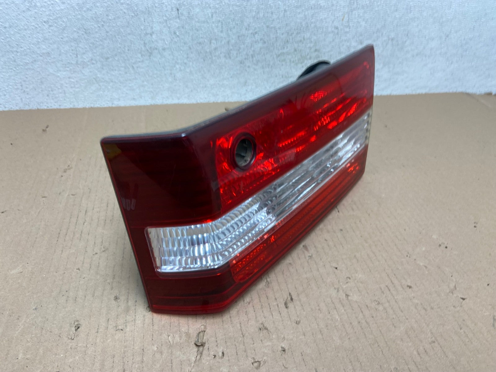 2000 2001 Lexus ES300 Inner Right Passenger RH Side Tail Light AE7271 LK2