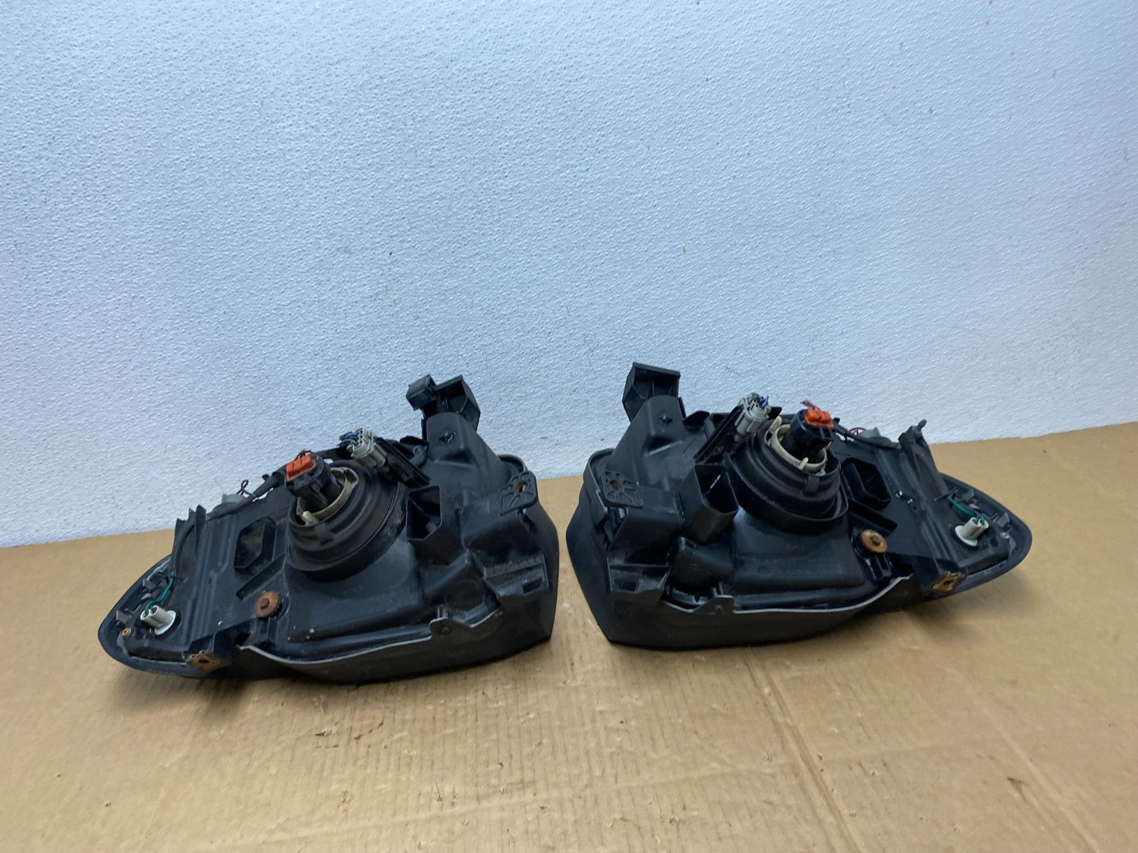 2002 2003 2004 Nissan Xterra Left+Right Side Headlights AC7618 DW6