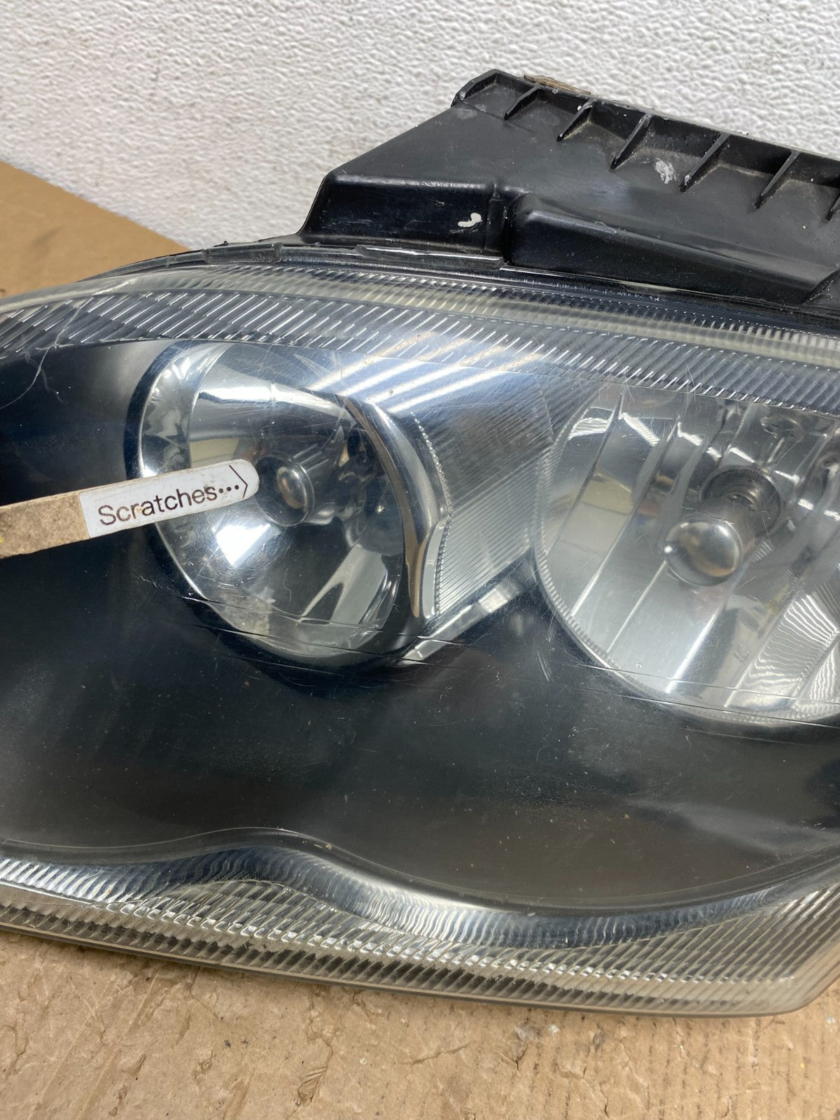 2004 to 2006 Chrysler Pacifica Headlight Left Driver LH Halogen AD8762 DW3