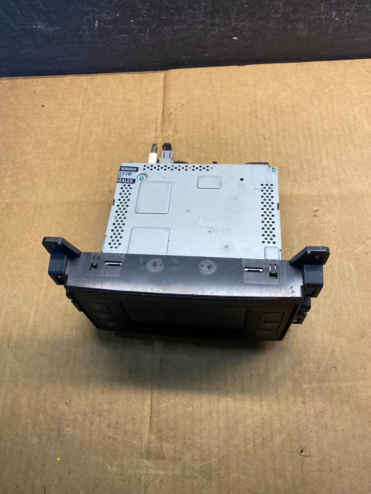 2015 to 2016 Chrysler 200 Radio Receiver Display Screen Player AD3587 DG4
